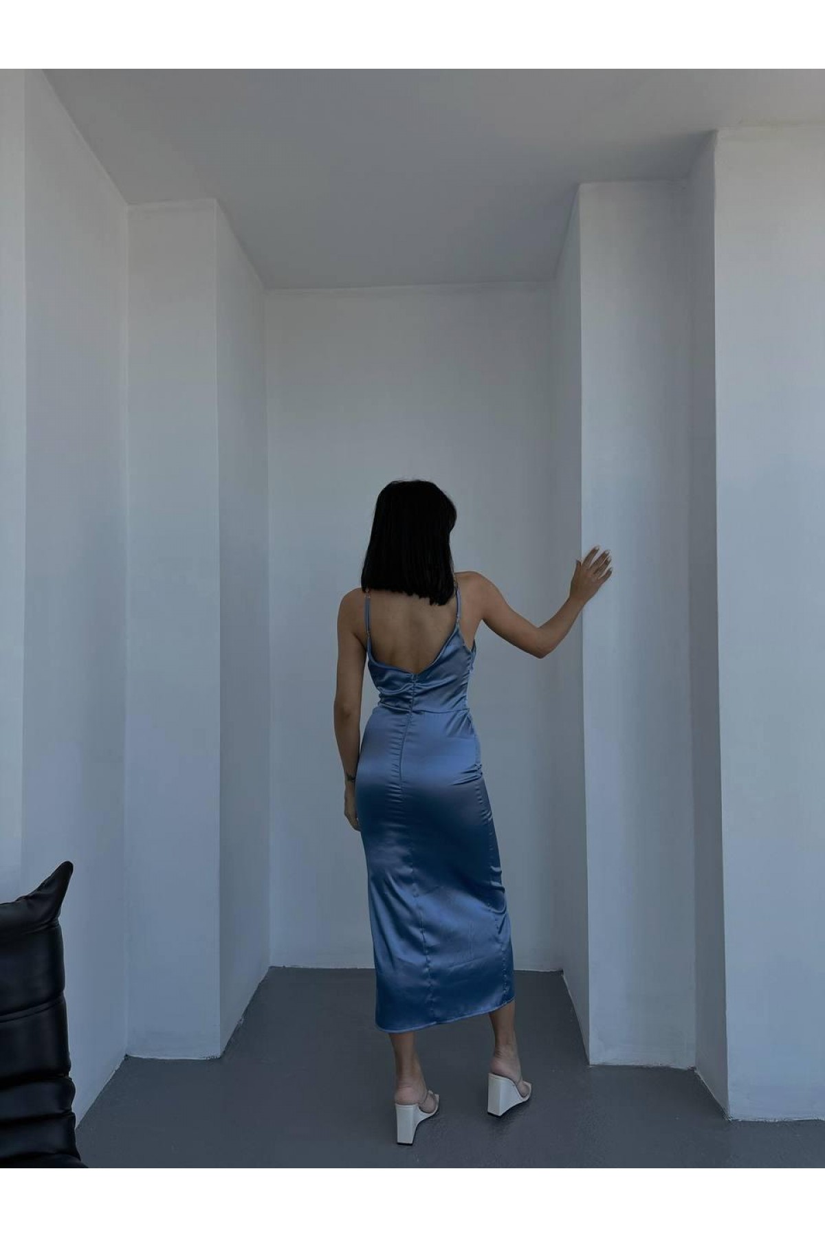 Askı Detay Saten Yırtmaçlı Elbise - Mavi